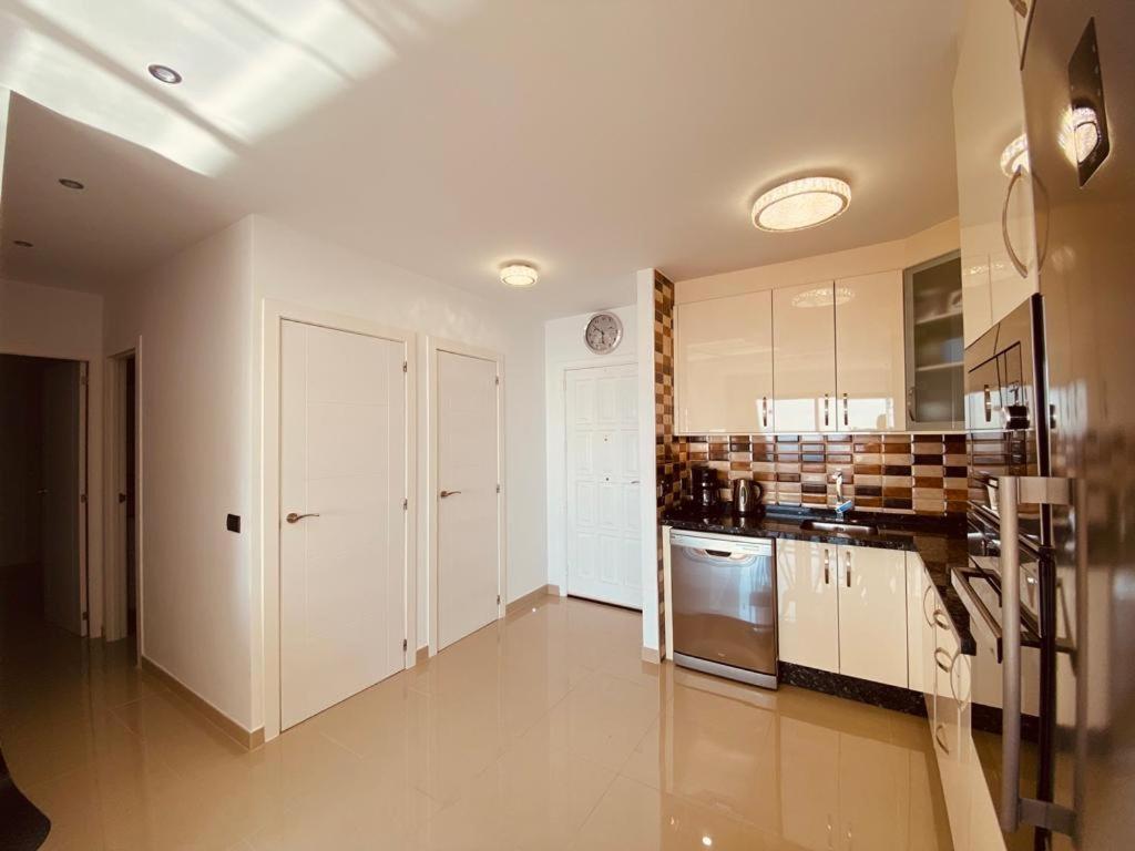 Gold Sunset Apartment Адехе Екстериор снимка