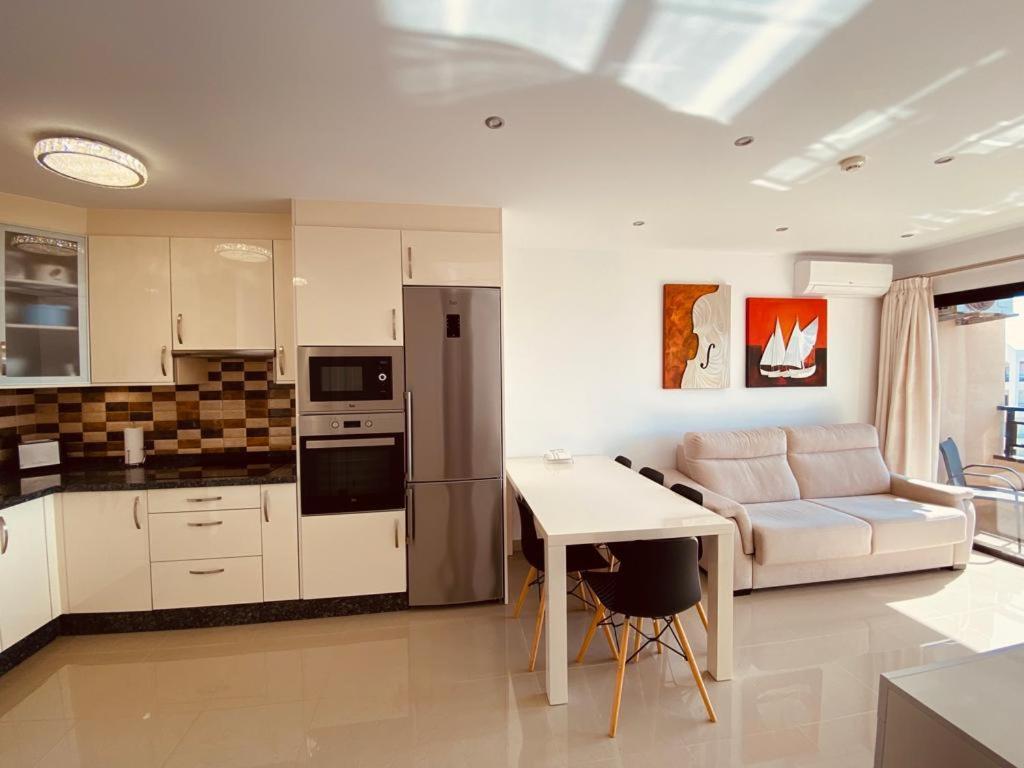 Gold Sunset Apartment Адехе Екстериор снимка
